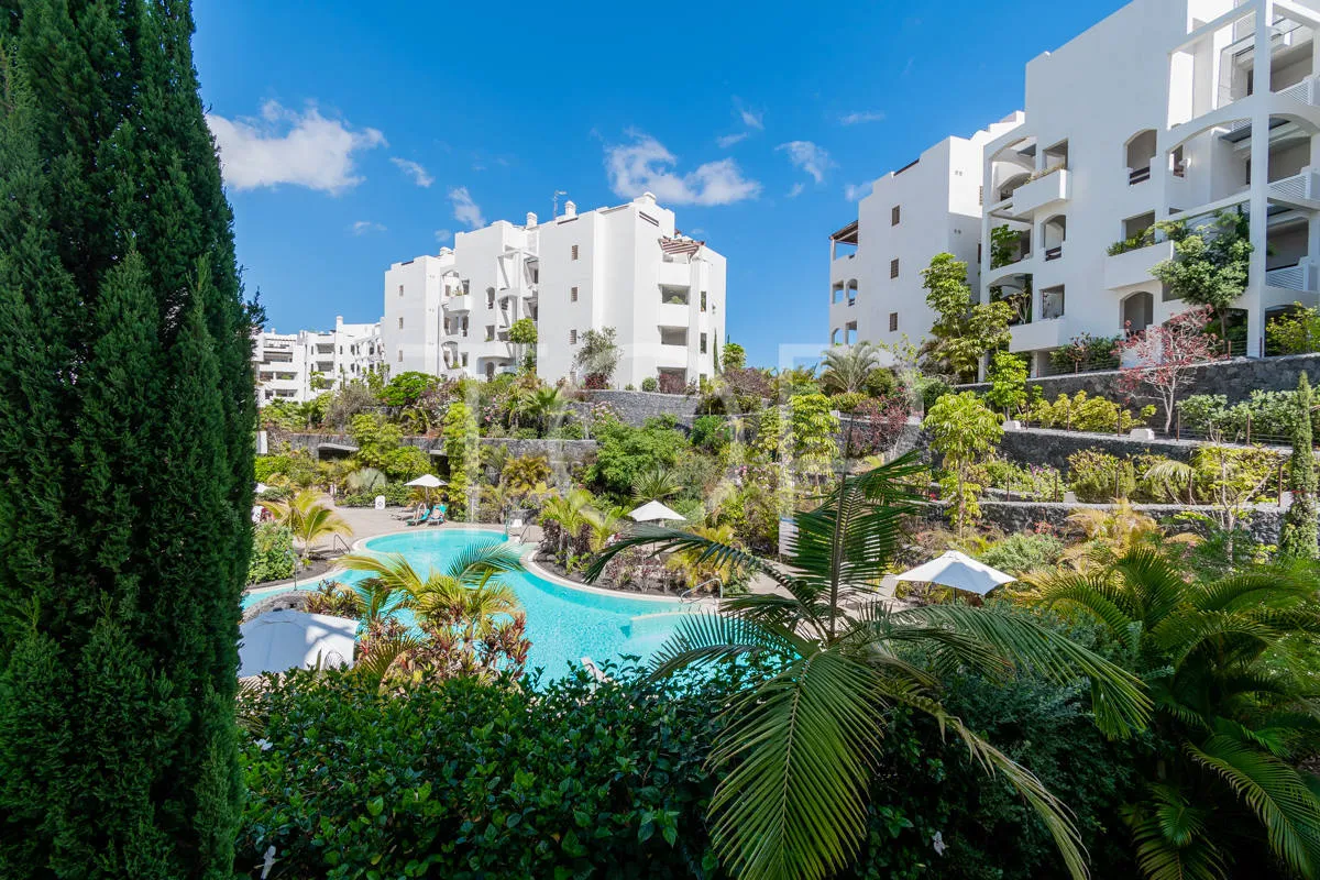 One-bedroom apartment in the luxurious Jardines de los Menceyes, Palm-Mar, Arona