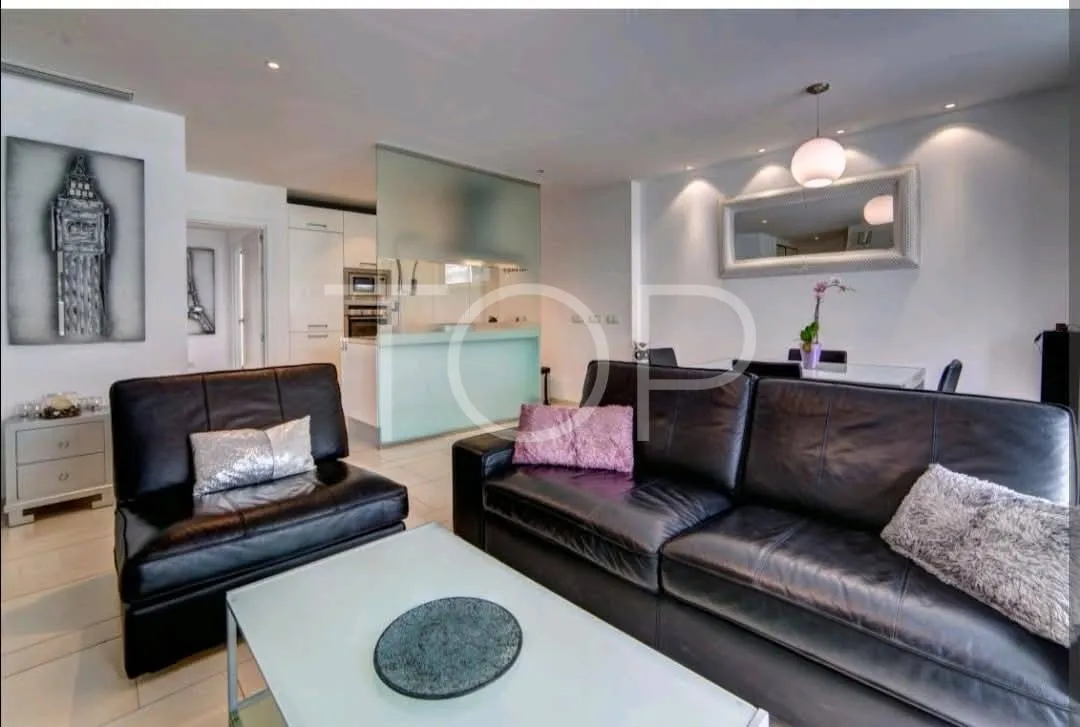 Moderno apartamento de dos dormitorios en el exclusivo complejo Las Olas en Palm-Mar, Arona