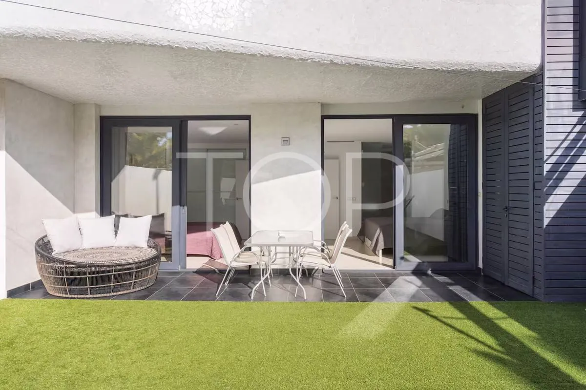 Moderno apartamento de dos dormitorios en el exclusivo complejo Las Olas en Palm-Mar, Arona