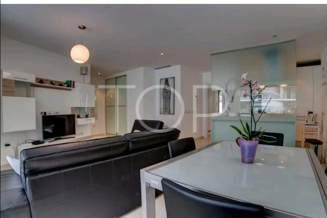 Moderno apartamento de dos dormitorios en el exclusivo complejo Las Olas en Palm-Mar, Arona