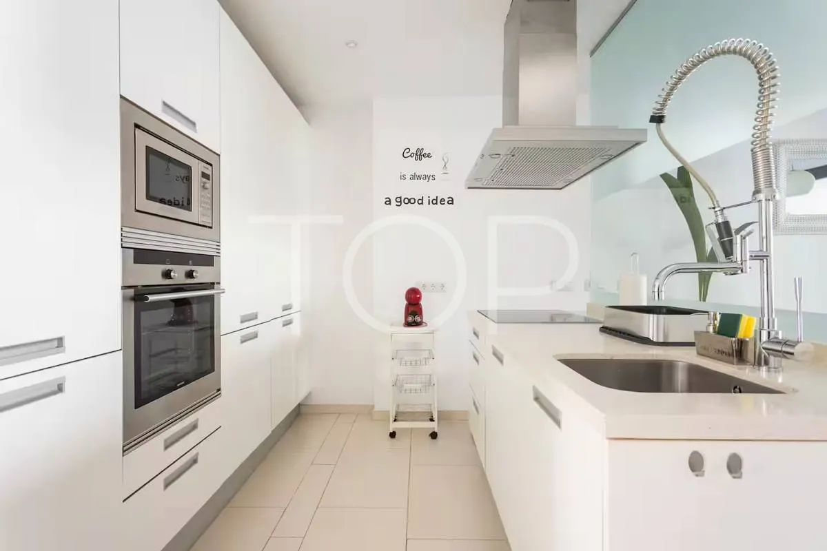 Moderno apartamento de dos dormitorios en el exclusivo complejo Las Olas en Palm-Mar, Arona