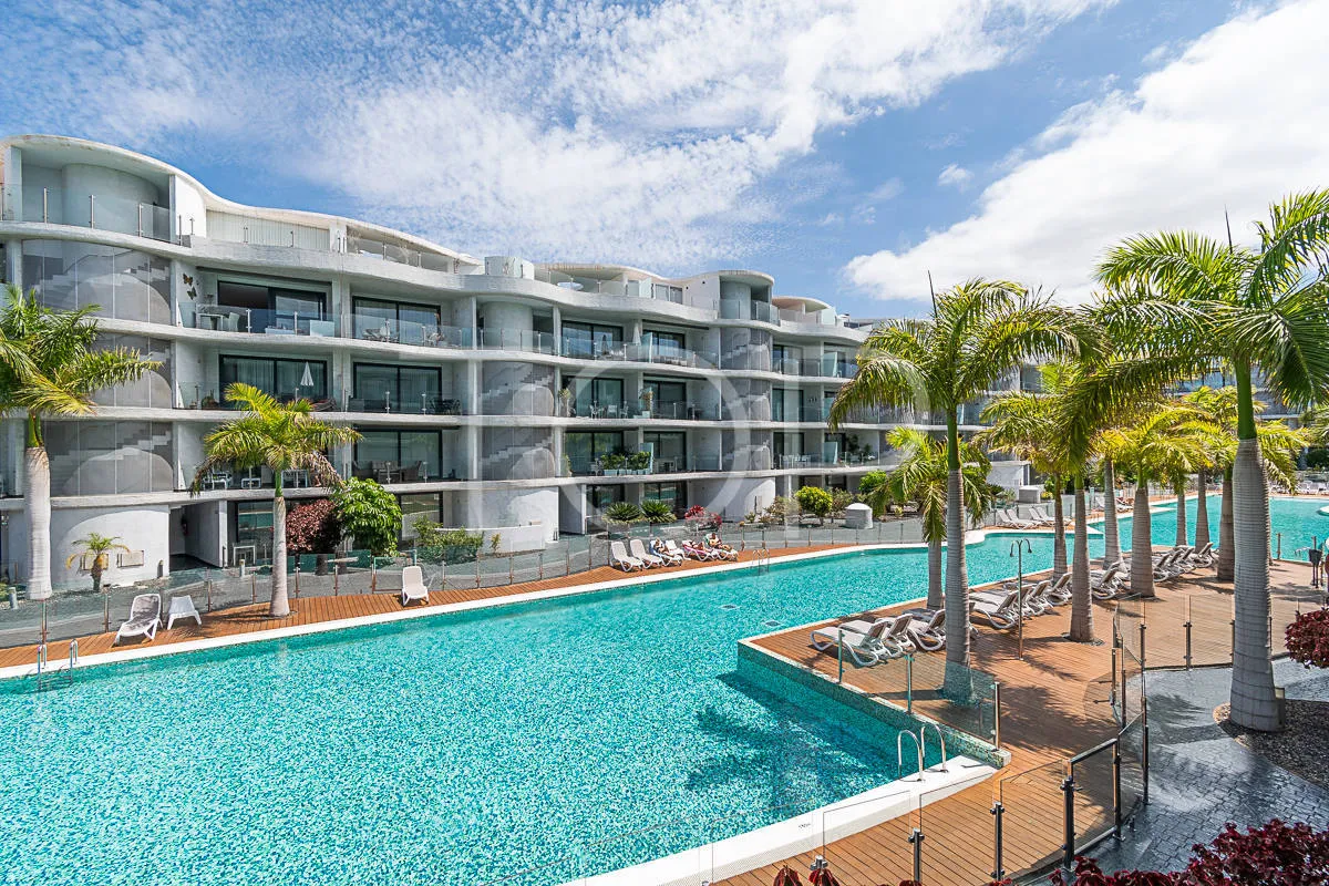 Moderno apartamento de dos dormitorios en el exclusivo complejo Las Olas en Palm-Mar, Arona