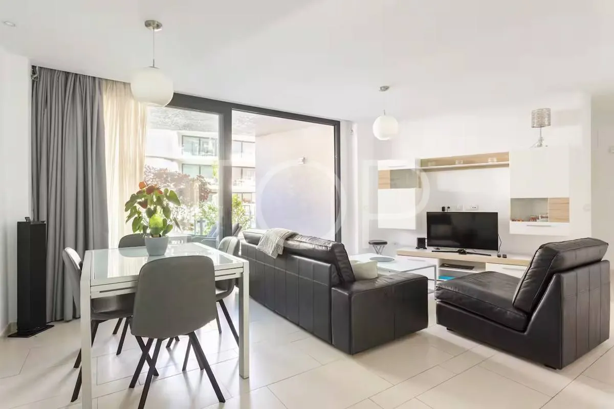 Moderno apartamento de dos dormitorios en el exclusivo complejo Las Olas en Palm-Mar, Arona