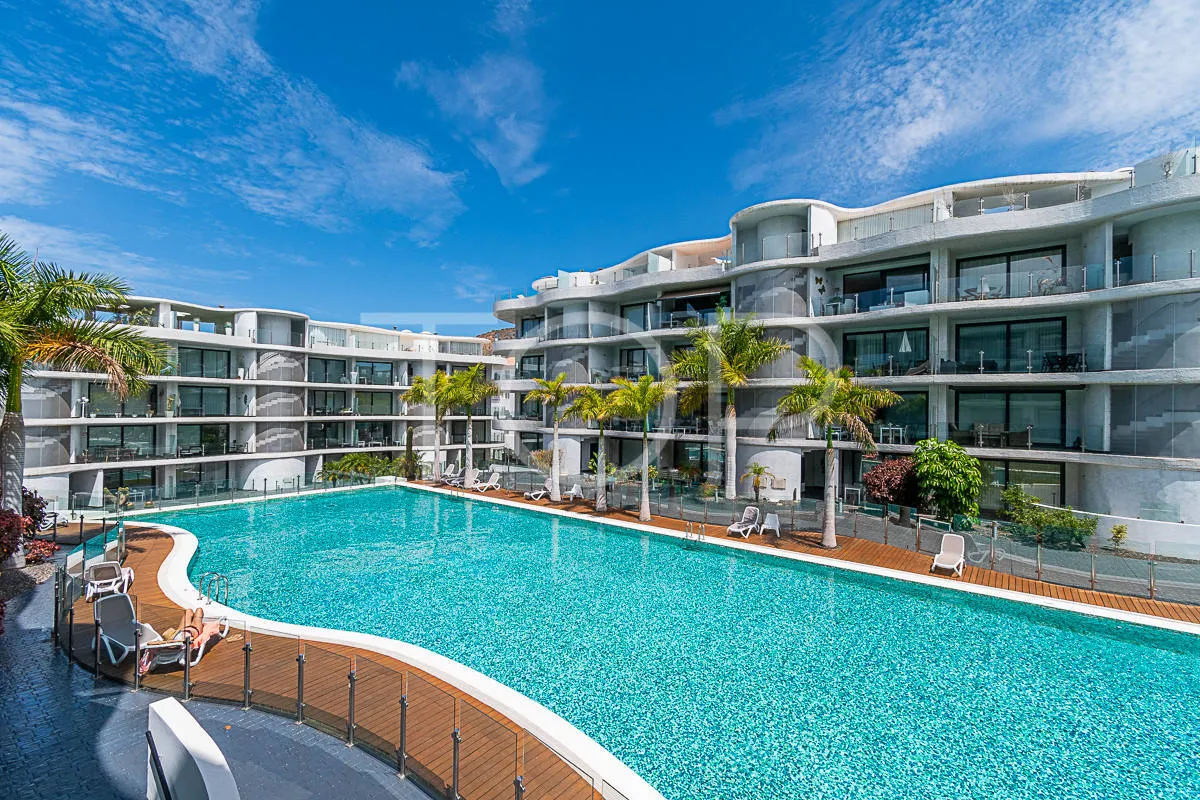 Moderno apartamento de dos dormitorios en el exclusivo complejo Las Olas en Palm-Mar, Arona