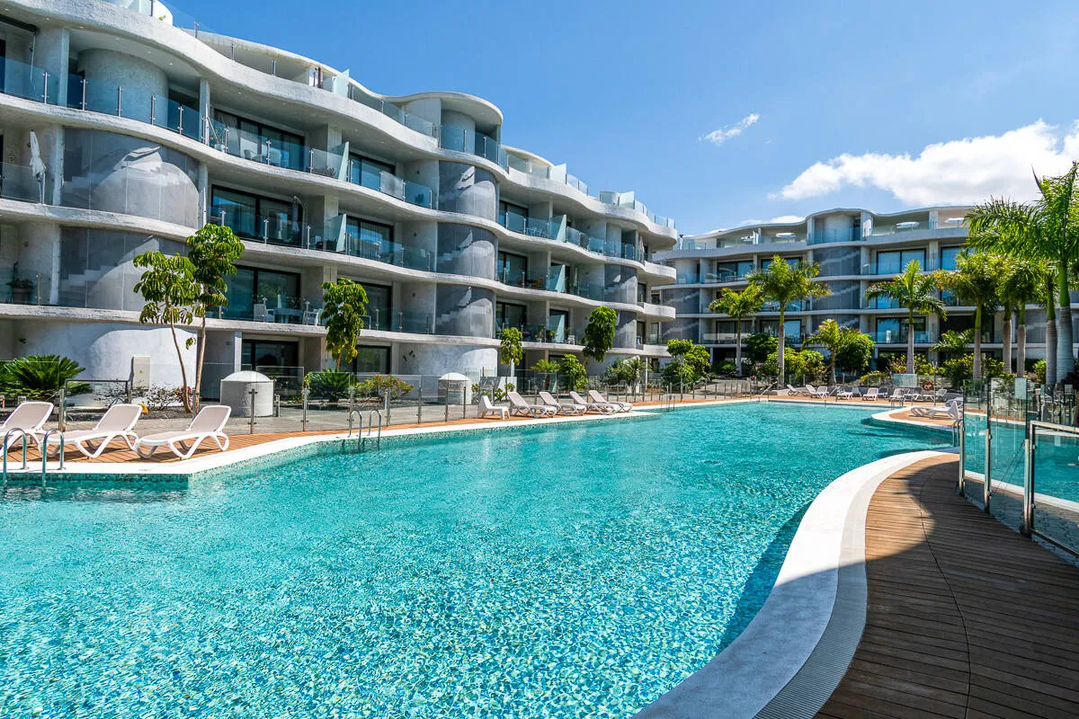 Moderno apartamento de dos dormitorios en el exclusivo complejo Las Olas en Palm-Mar, Arona