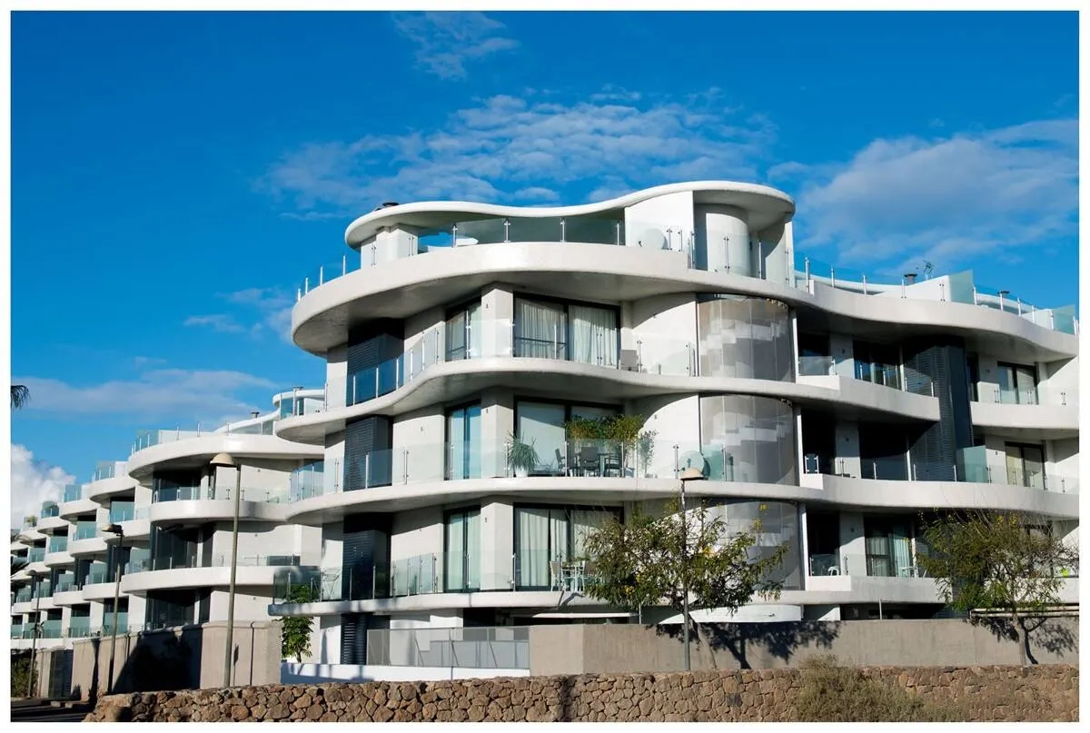 Moderno apartamento de dos dormitorios en el exclusivo complejo Las Olas en Palm-Mar, Arona
