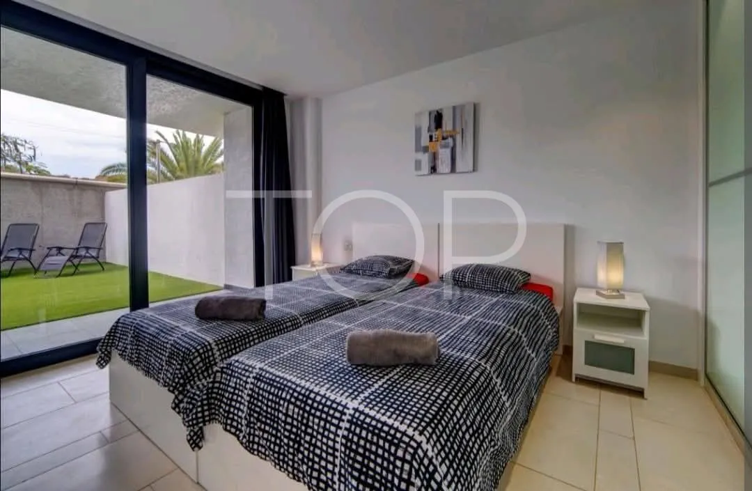 Moderno apartamento de dos dormitorios en el exclusivo complejo Las Olas en Palm-Mar, Arona