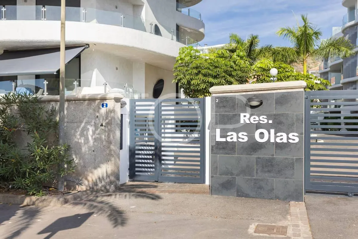 Moderno apartamento de dos dormitorios en el exclusivo complejo Las Olas en Palm-Mar, Arona
