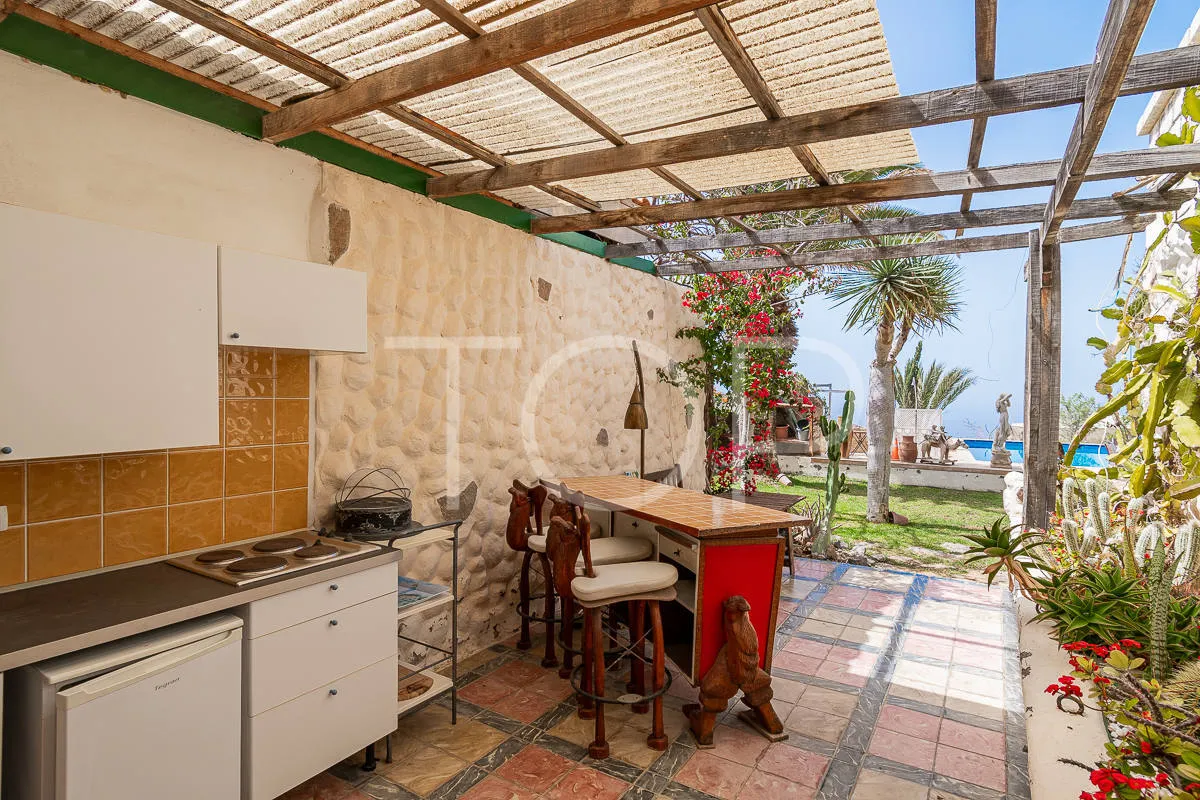 Romantisches Herrenhaus mit 6 Wohneinheiten in Costa  Adeje