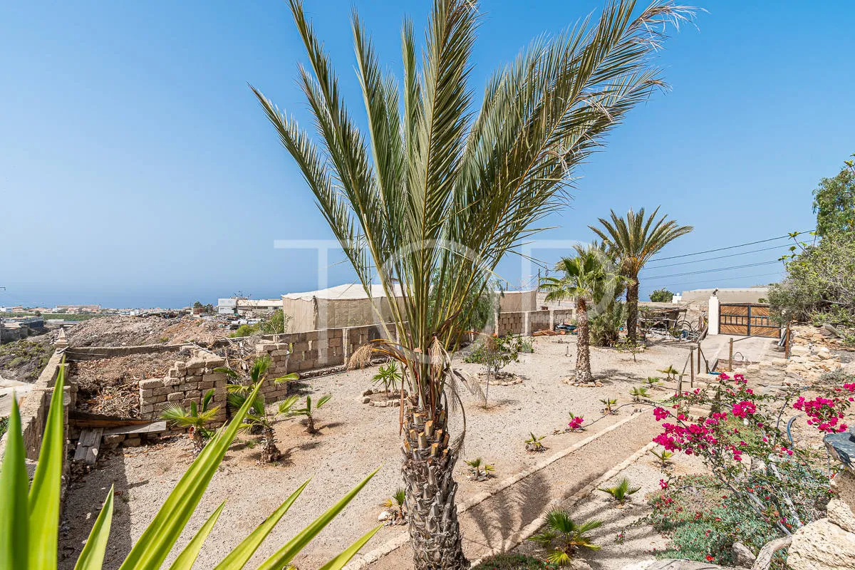Romantisches Herrenhaus mit 6 Wohneinheiten in Costa  Adeje