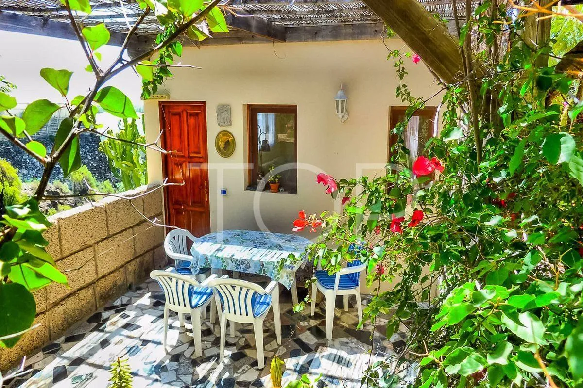Romantisches Herrenhaus mit 6 Wohneinheiten in Costa  Adeje