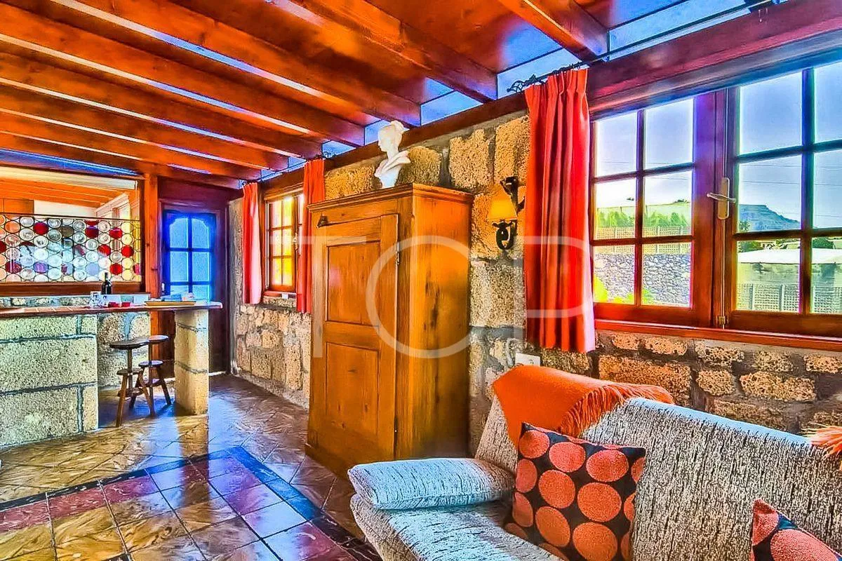 Romantisches Herrenhaus mit 6 Wohneinheiten in Costa  Adeje