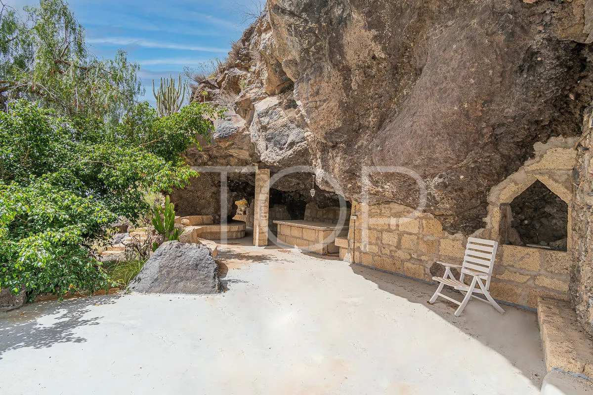Romantisches Herrenhaus mit 6 Wohneinheiten in Costa  Adeje