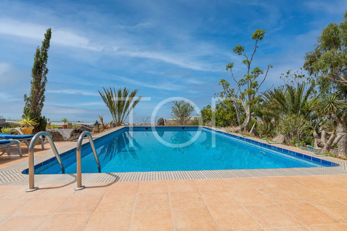 Romantisches Herrenhaus mit 6 Wohneinheiten in Costa  Adeje