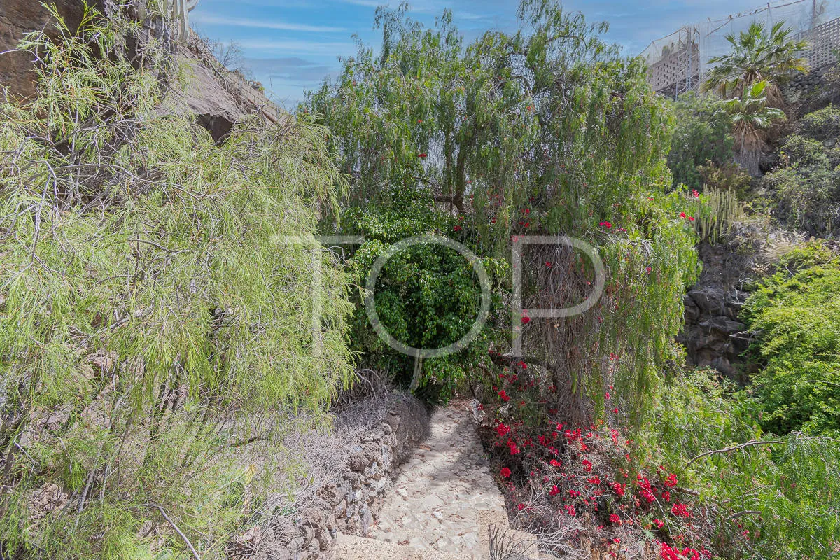 Romantisches Herrenhaus mit 6 Wohneinheiten in Costa  Adeje