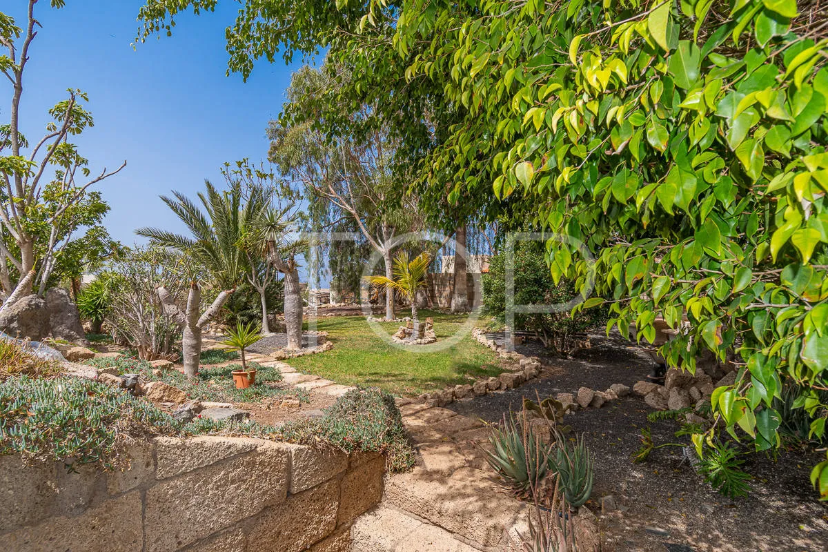 Romantisches Herrenhaus mit 6 Wohneinheiten in Costa  Adeje