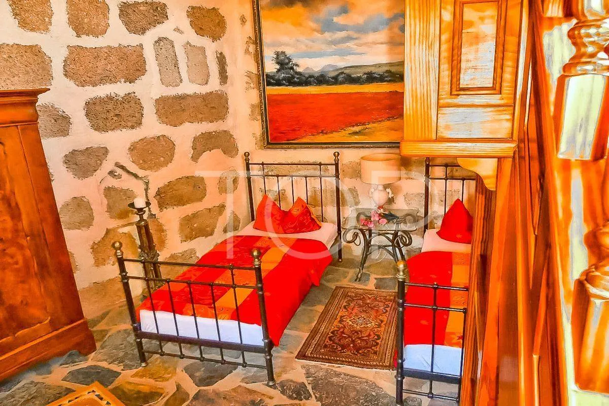 Romantisches Herrenhaus mit 6 Wohneinheiten in Costa  Adeje