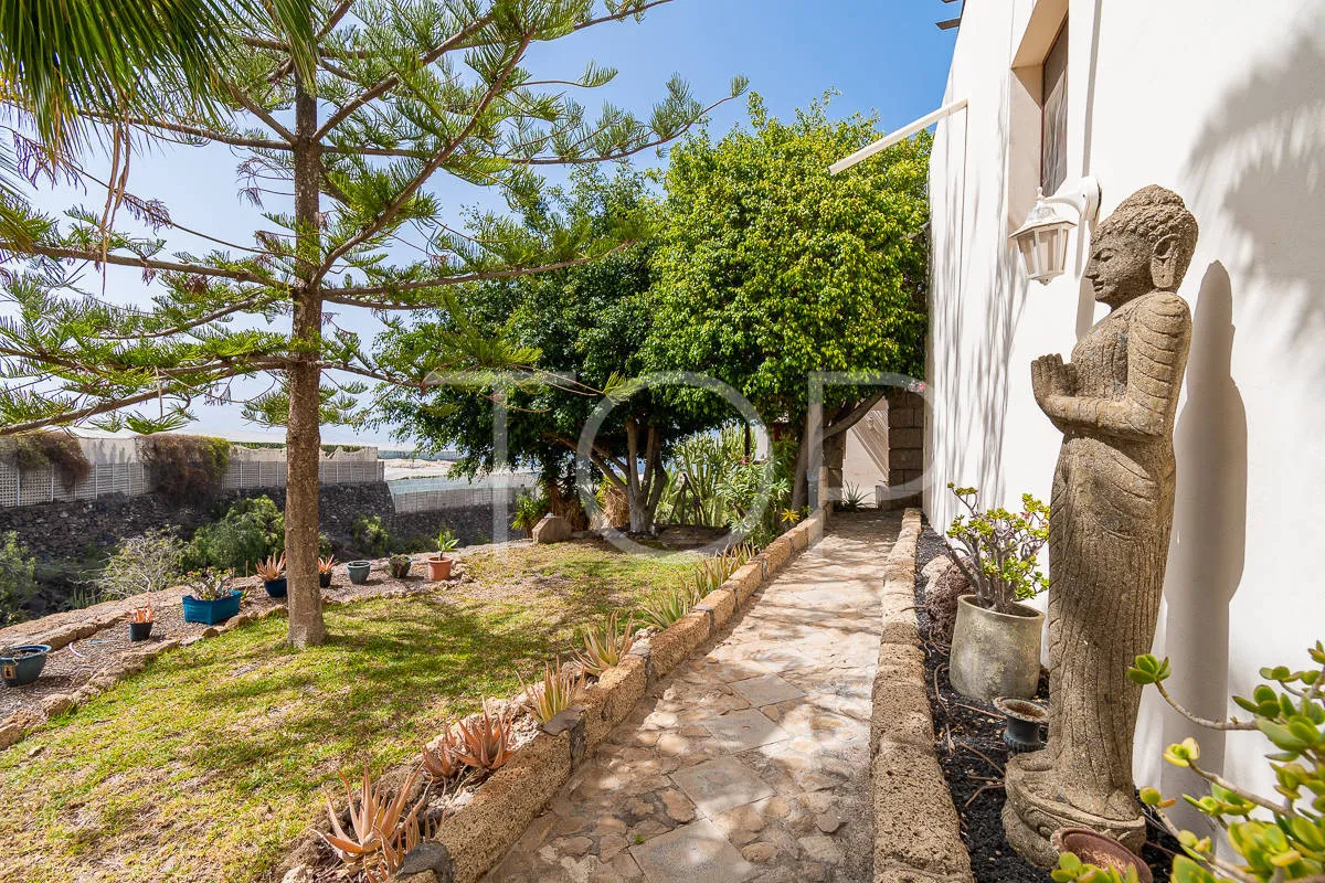 Romantisches Herrenhaus mit 6 Wohneinheiten in Costa  Adeje