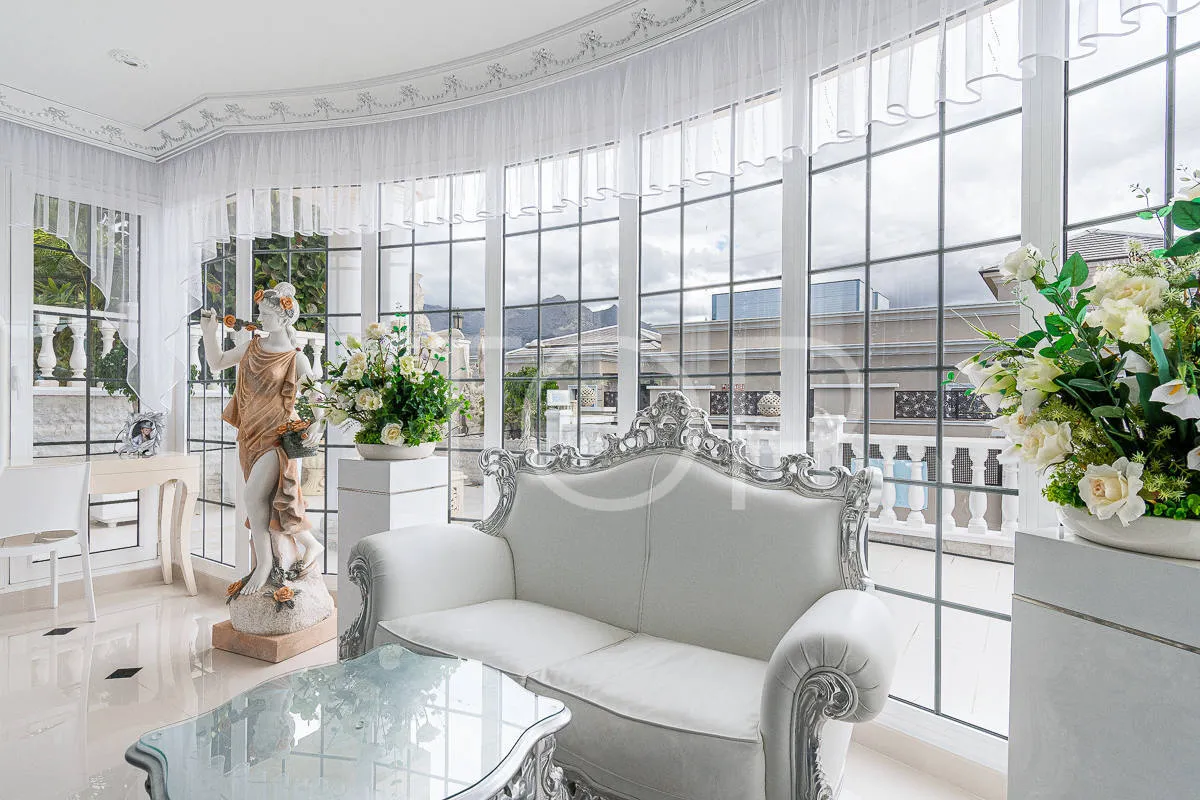 Beeindruckende Luxusvilla am Golfplatz Costa Adeje