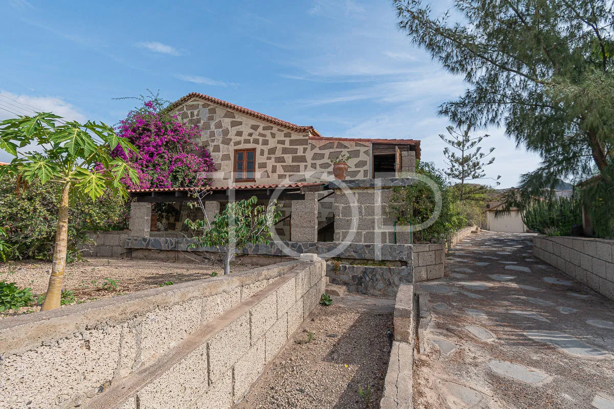 Preciosa casa canaria con gran jardín y vistas al mar en Aldea Blanca