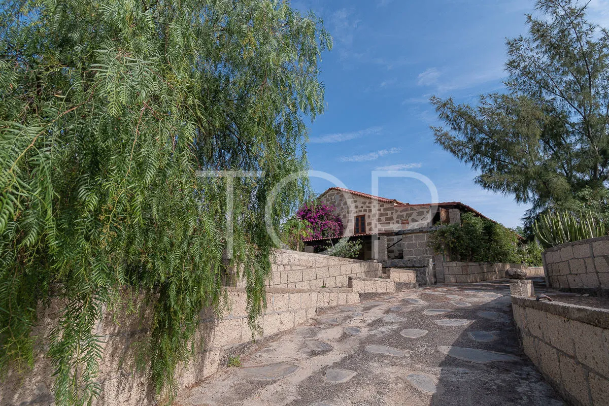 Preciosa casa canaria con gran jardín y vistas al mar en Aldea Blanca