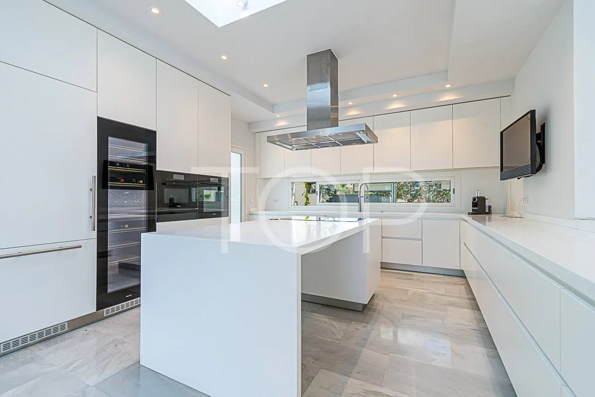 Super luxury villa in La Caleta