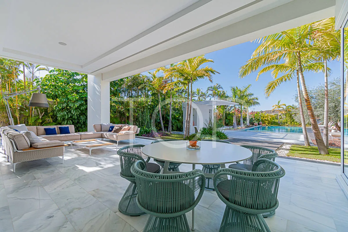Super luxury villa in La Caleta