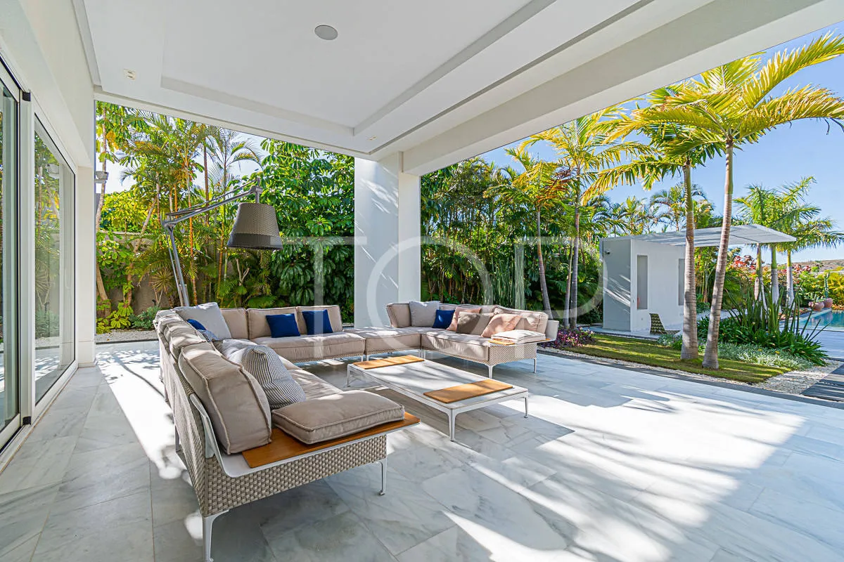 Super luxury villa in La Caleta