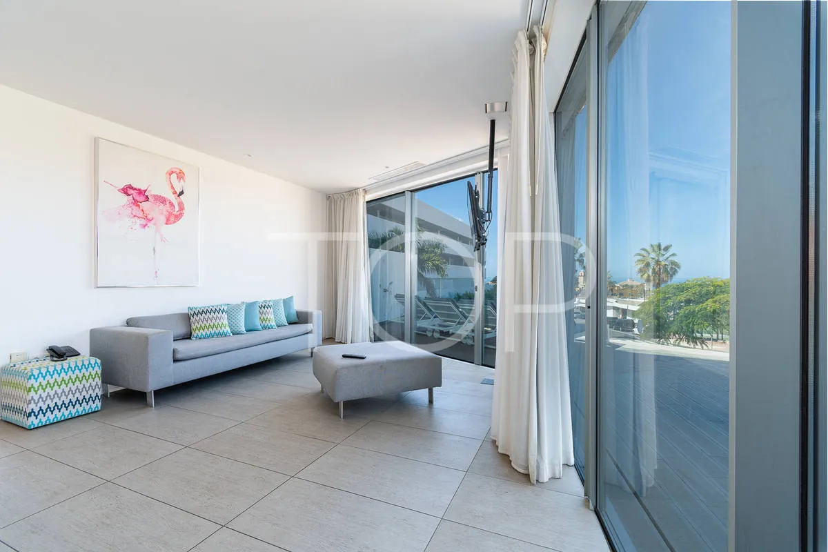 Apartamento con amplia terraza en venta