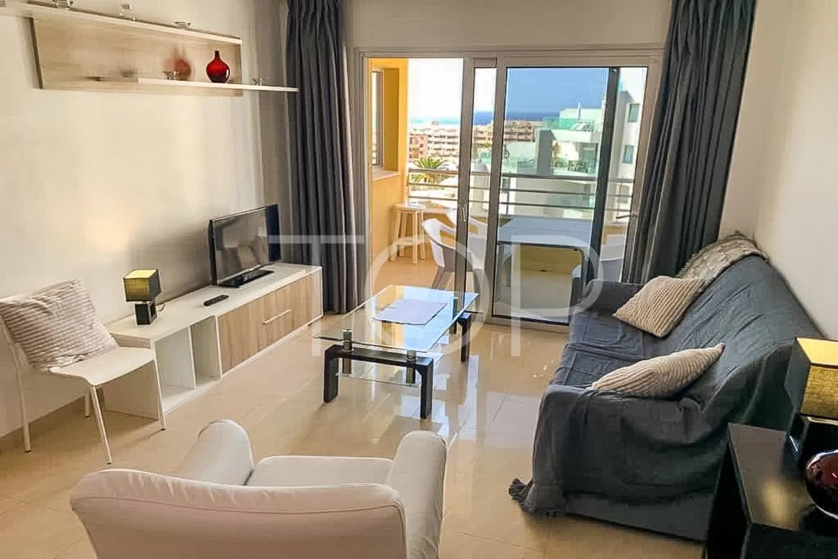Top floor 2-bedroom apartment with partial sea views in Playa Paraiso