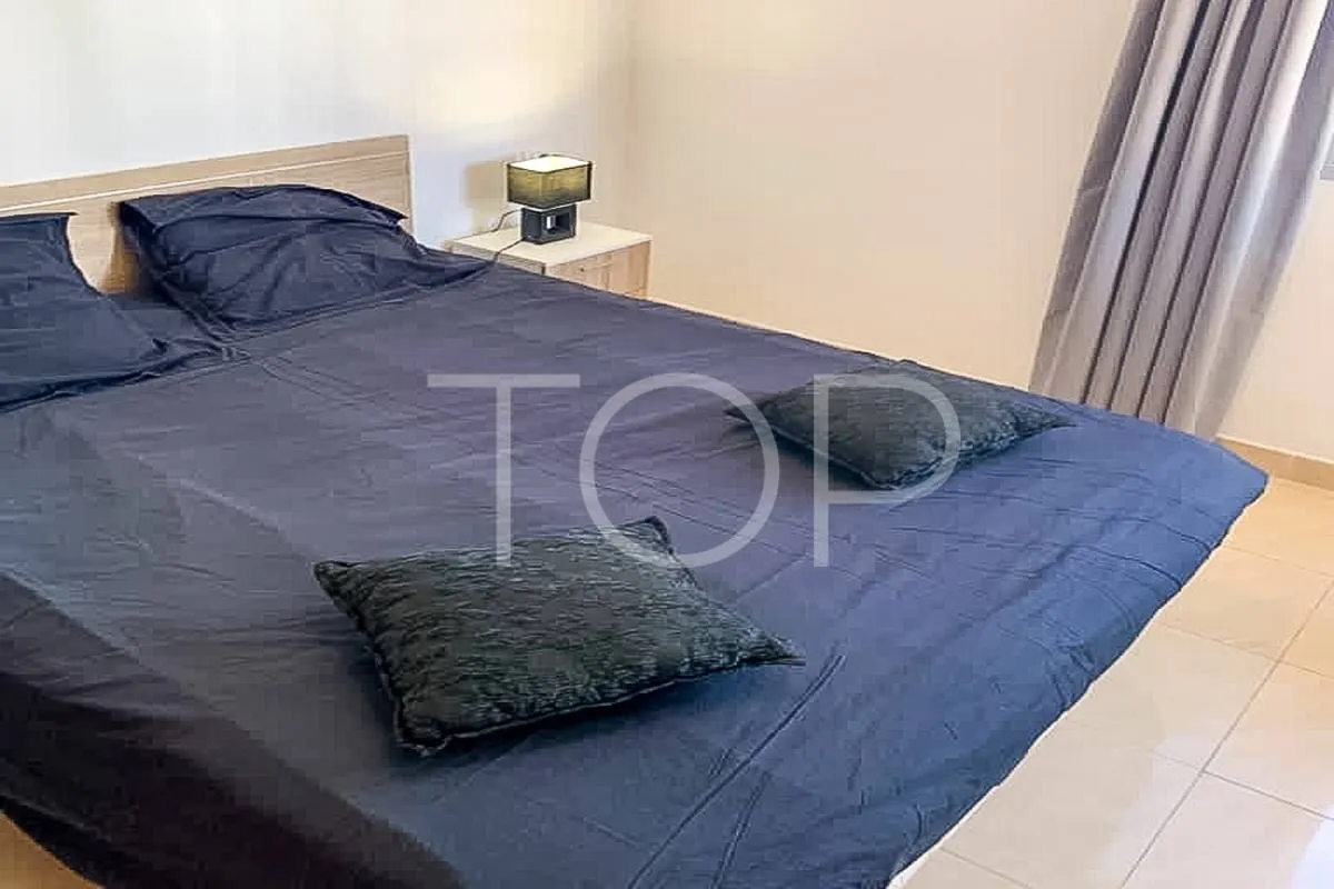 Top floor 2-bedroom apartment with partial sea views in Playa Paraiso