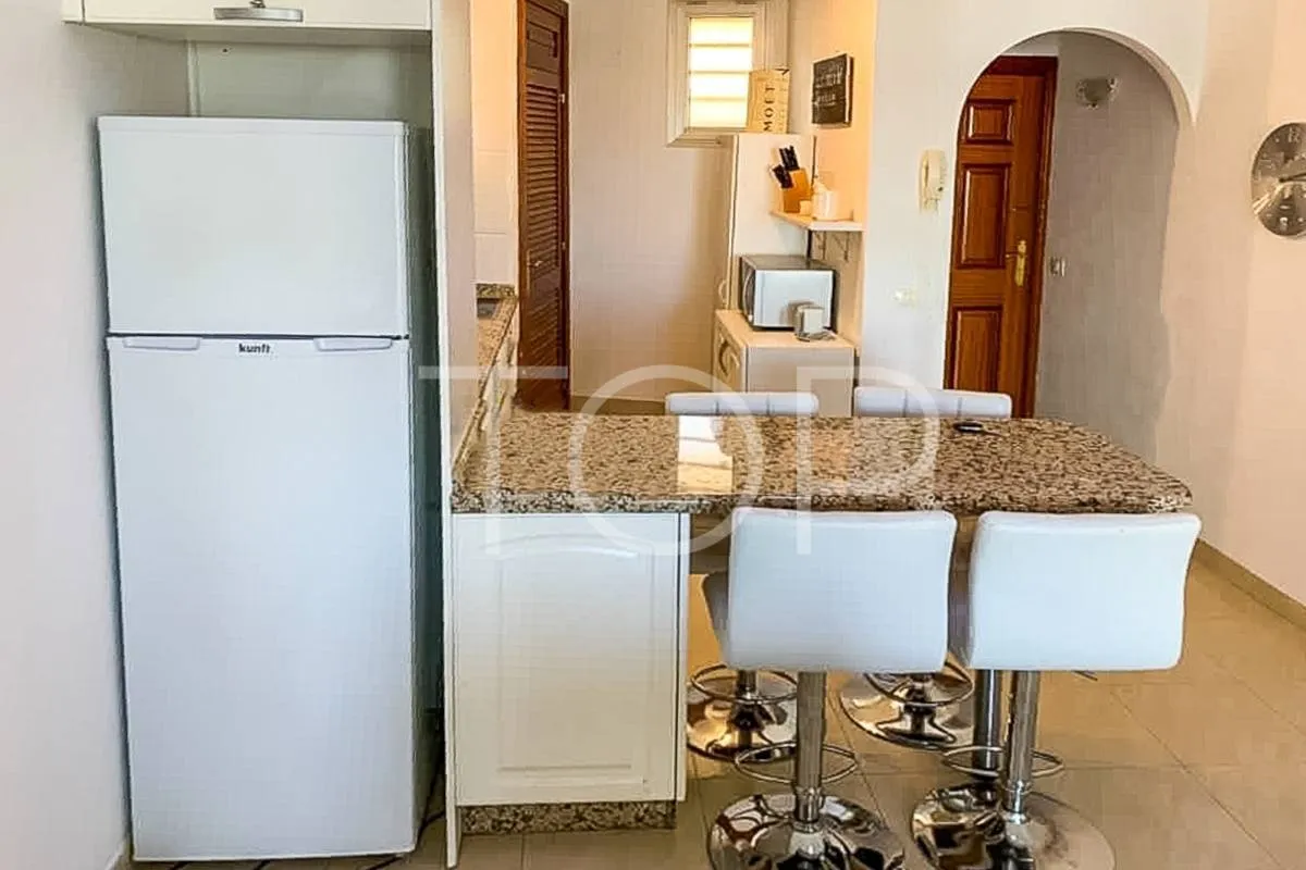 Top floor 2-bedroom apartment with partial sea views in Playa Paraiso