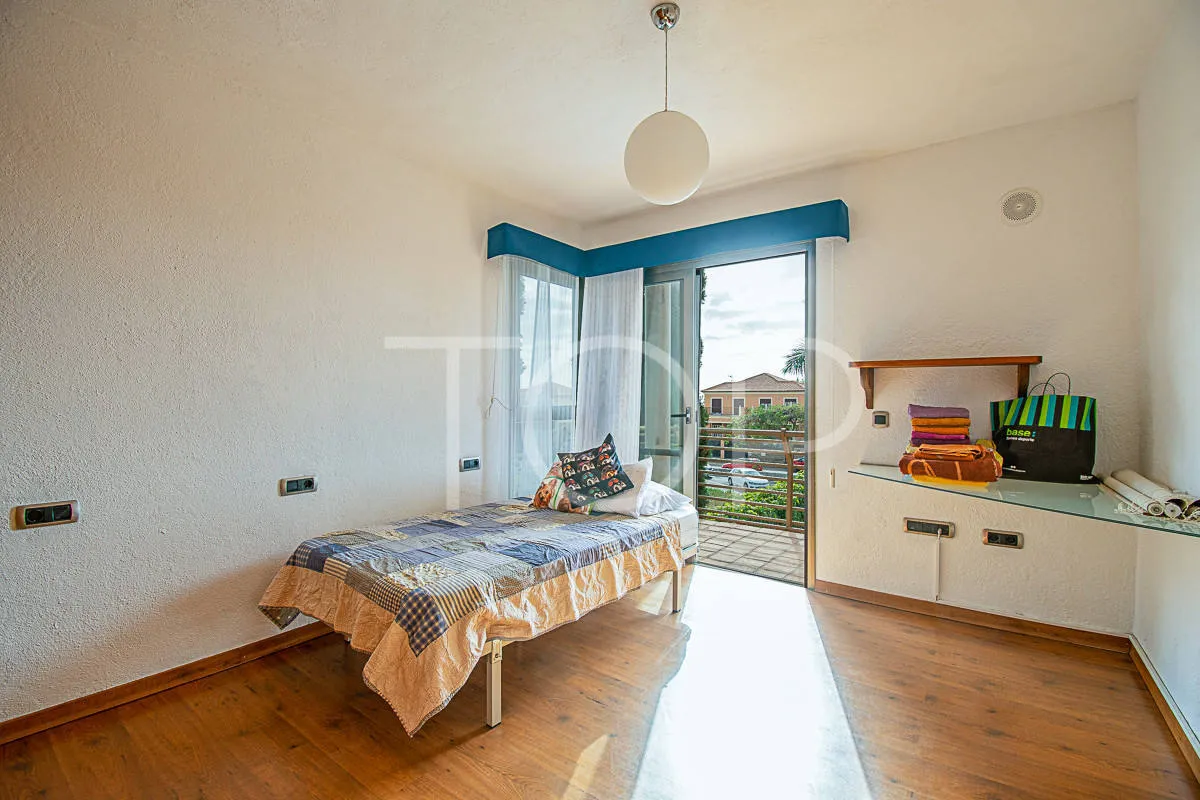Chalet con piscina y almacén en Costa Adeje (El Madroñal) - A la venta