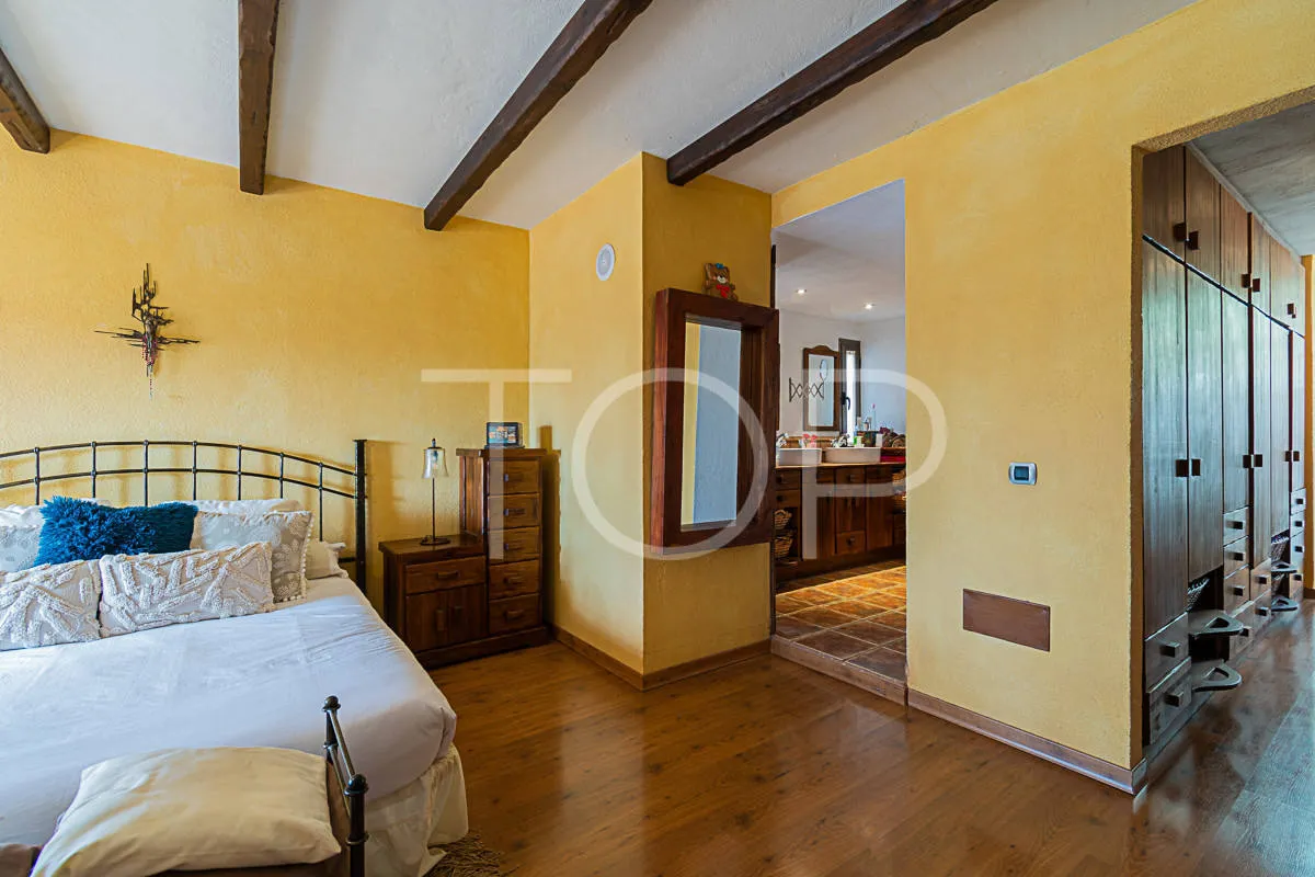 Chalet con piscina y almacén en Costa Adeje (El Madroñal) - A la venta