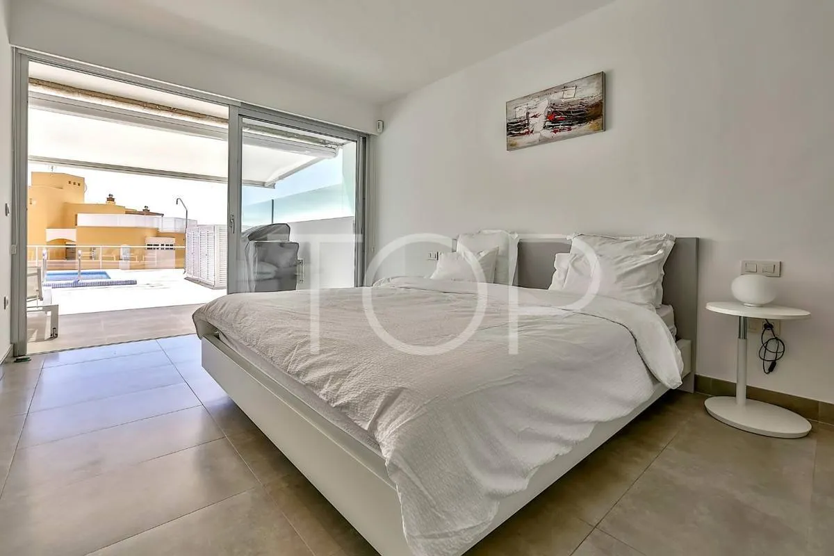 Apartamento de lujo con piscina privada en la exclusiva zona de La Caleta