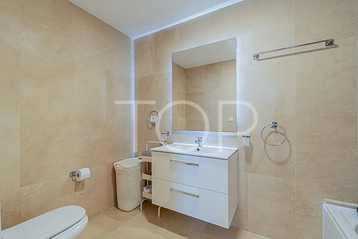 Maravilloso apartamento de 3 dormitorios con vistas al mar en venta en La Caleta