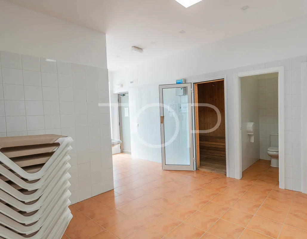 Maravilloso apartamento de 3 dormitorios con vistas al mar en venta en La Caleta
