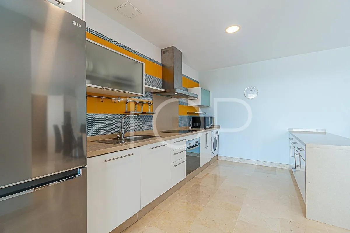 Maravilloso apartamento de 3 dormitorios con vistas al mar en venta en La Caleta