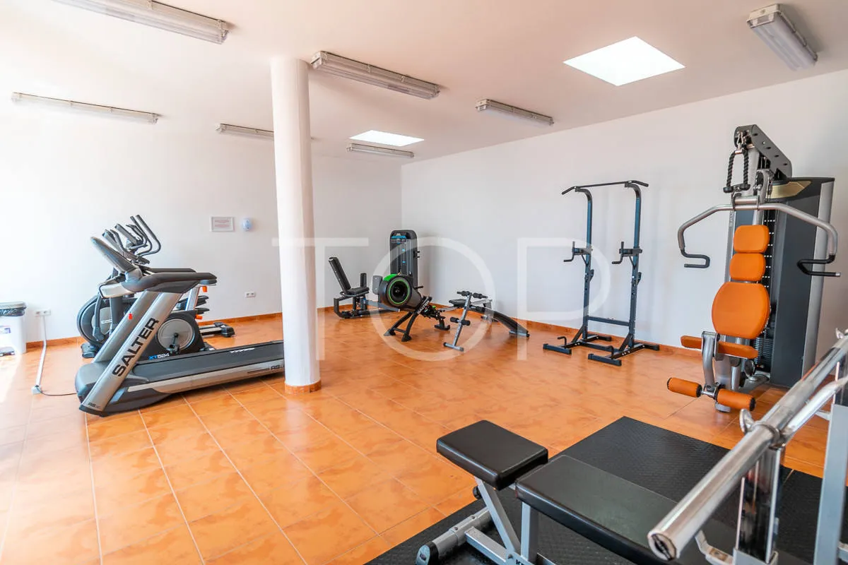 Maravilloso apartamento de 3 dormitorios con vistas al mar en venta en La Caleta