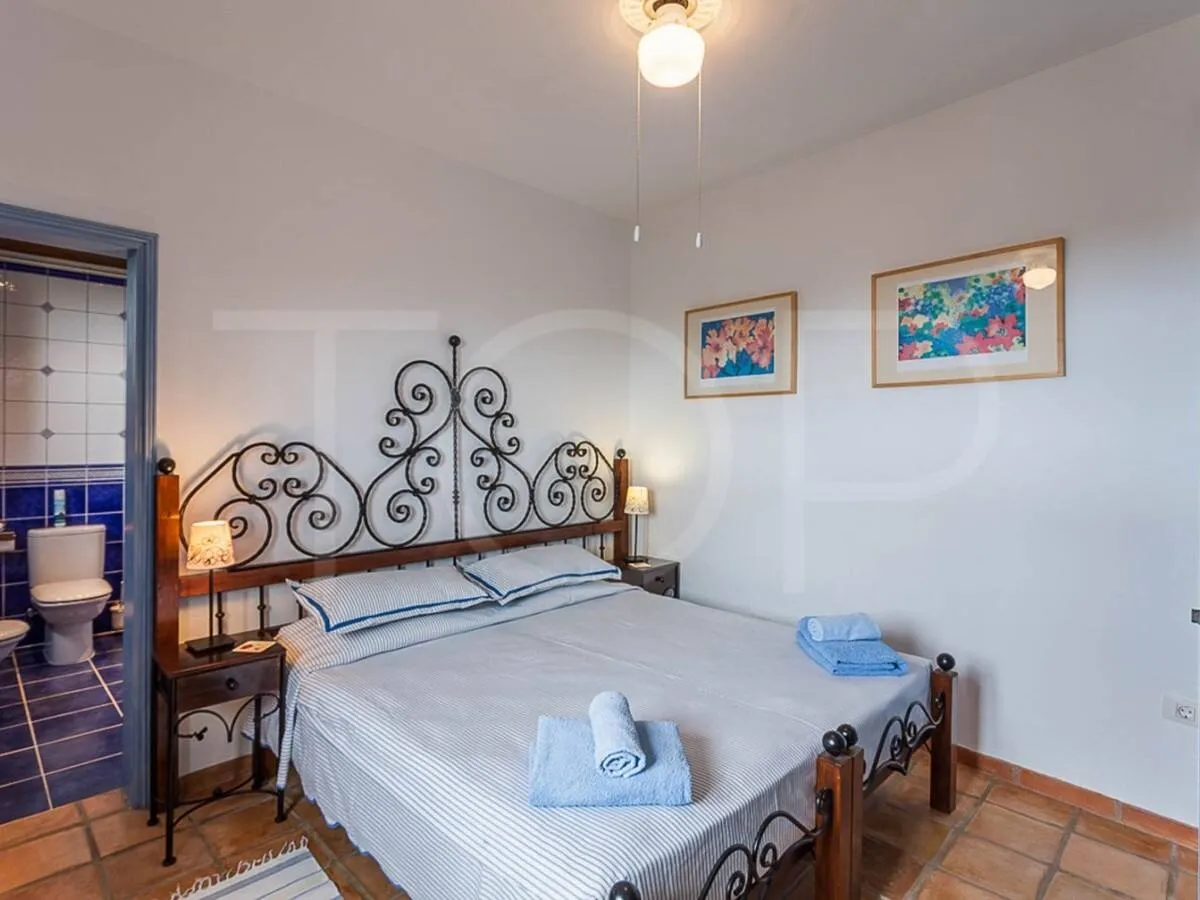 Finca en tranquila zona rural con 2 casas y piscina en Arona - A la venta