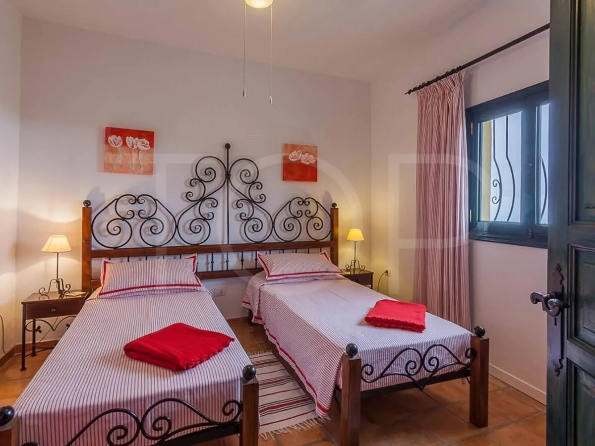 Finca en tranquila zona rural con 2 casas y piscina en Arona - A la venta