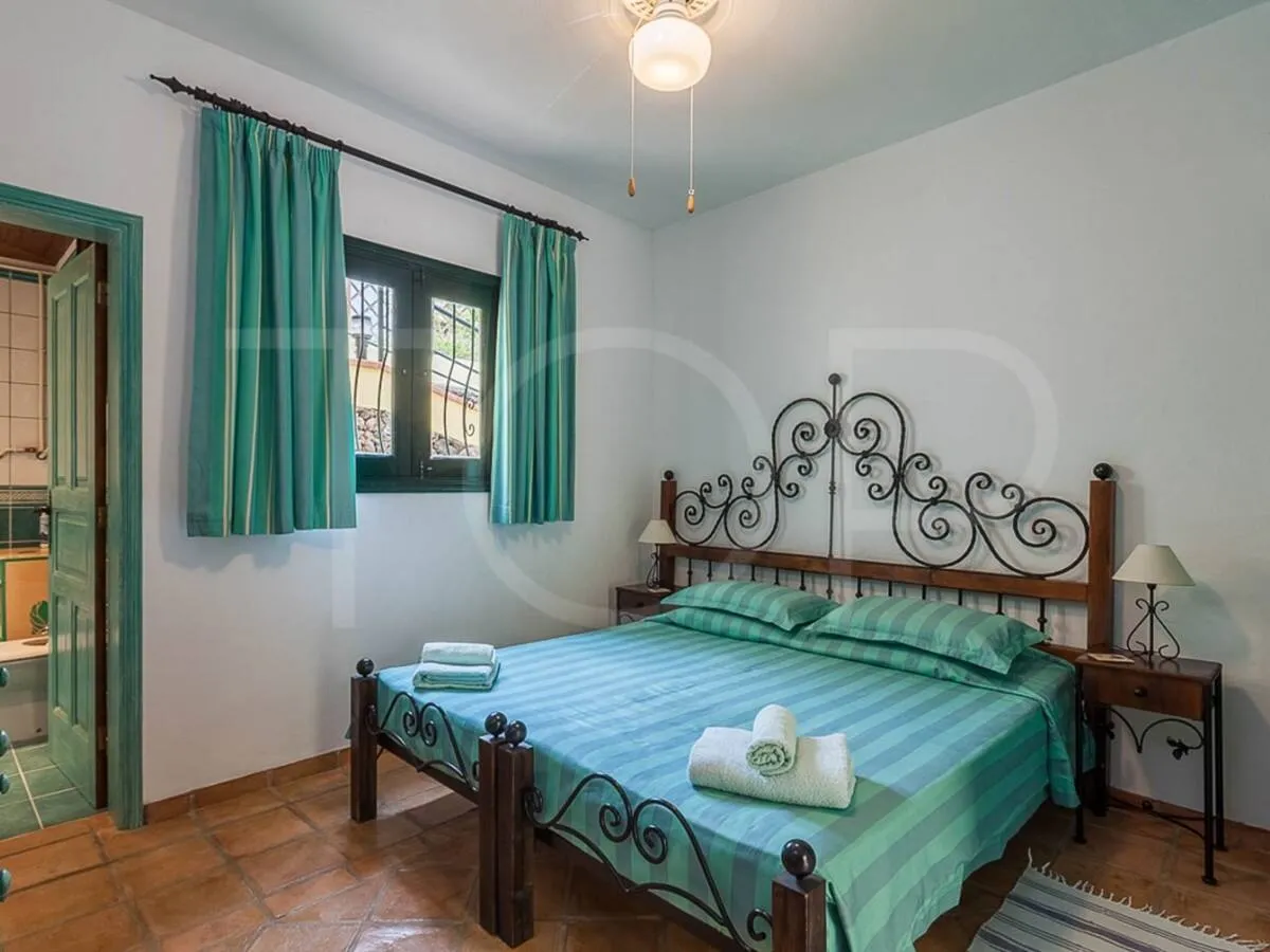 Finca en tranquila zona rural con 2 casas y piscina en Arona - A la venta