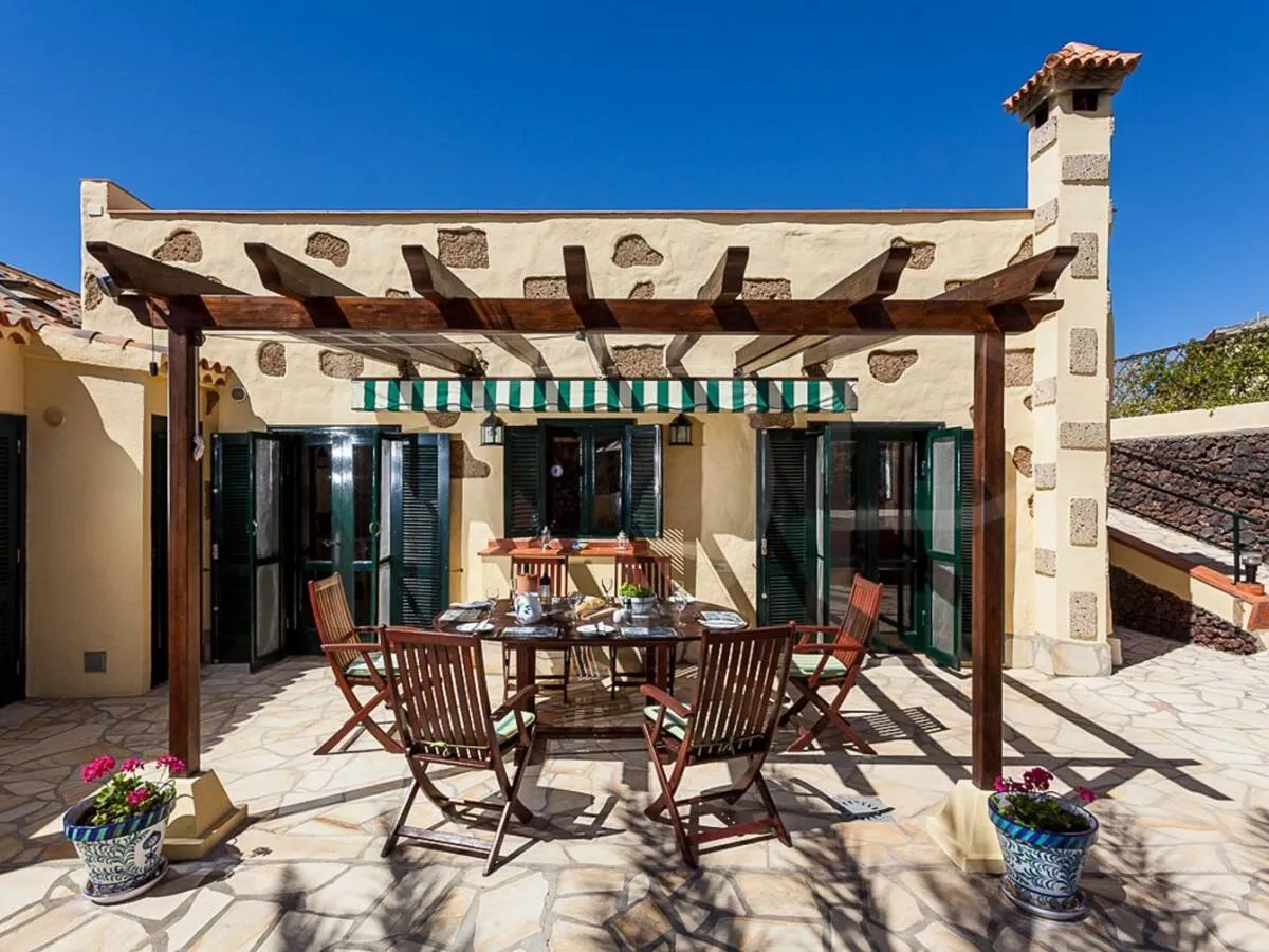 Finca en tranquila zona rural con 2 casas y piscina en Arona - A la venta