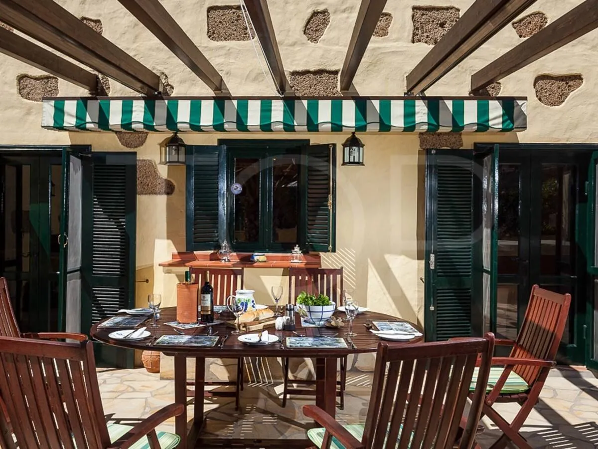 Finca en tranquila zona rural con 2 casas y piscina en Arona - A la venta