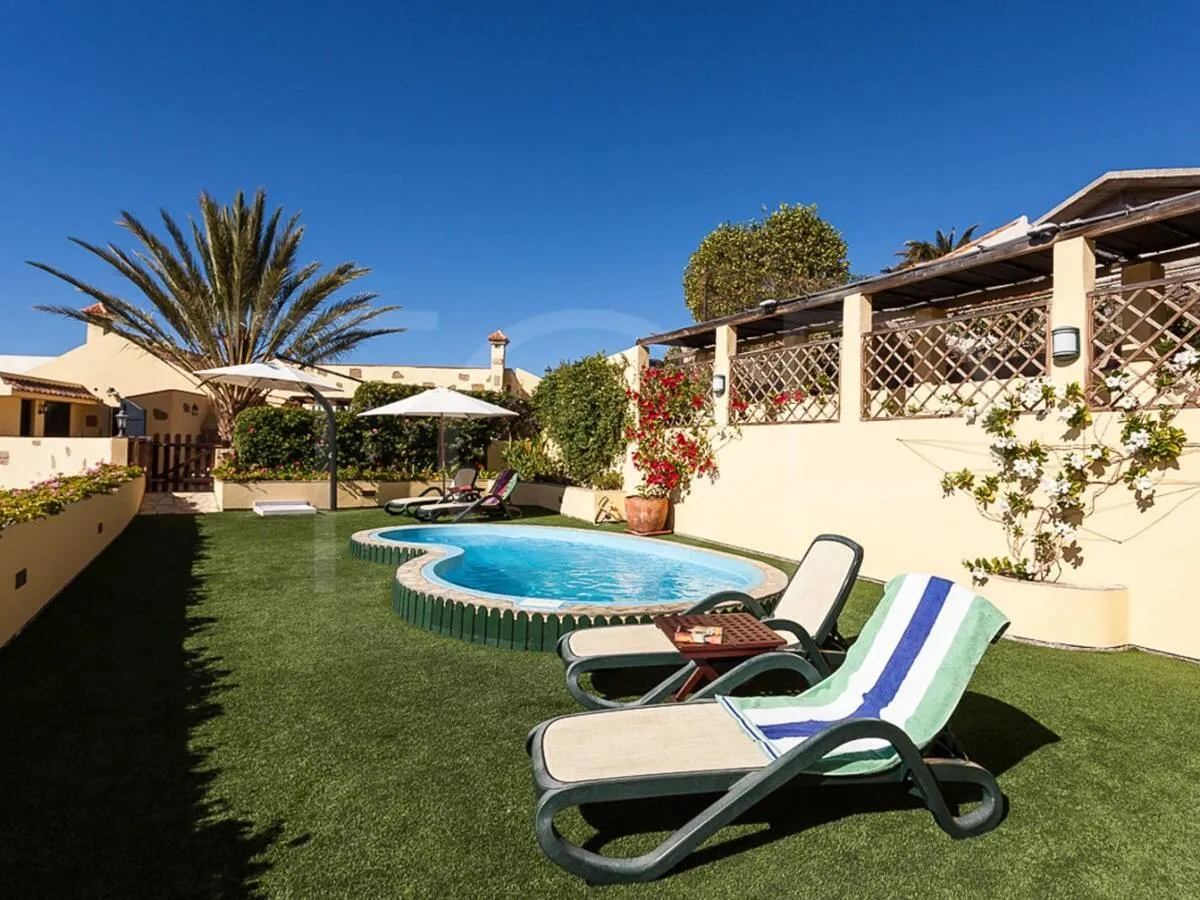Finca en tranquila zona rural con 2 casas y piscina en Arona - A la venta