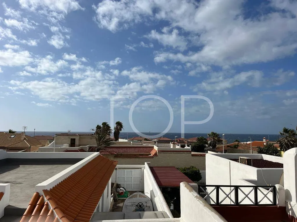 Bonita casa adosada con 3 dormitorios y amplia terraza en la tranquila zona de Las Arenas, El Médano