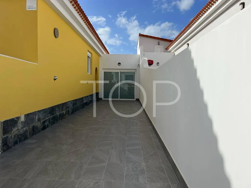 Bonita casa adosada con 3 dormitorios y amplia terraza en la tranquila zona de Las Arenas, El Médano