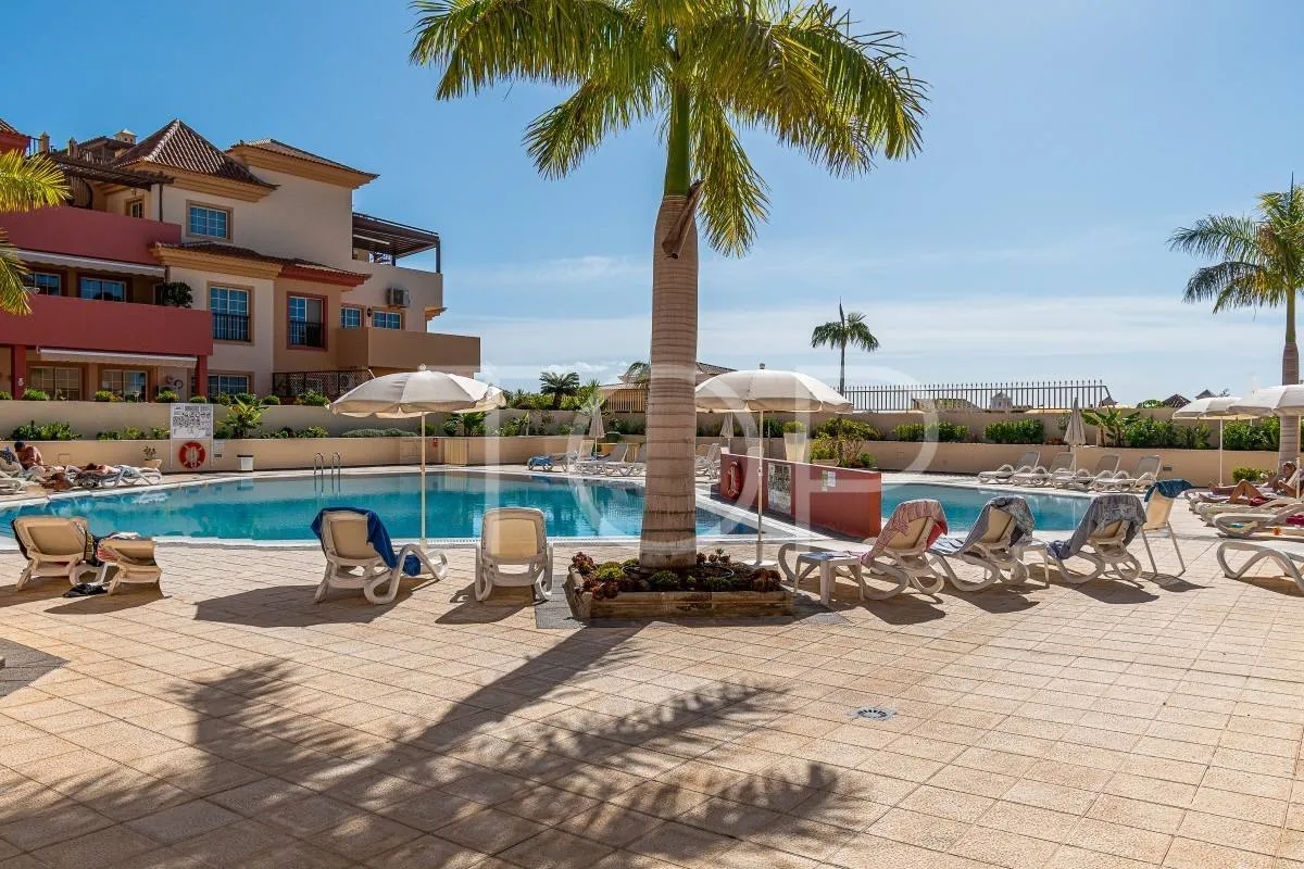 En venta en Terrazas del Duque Apartamento de 2 dormitorios  con una gran terraza y vista parcial al mar.