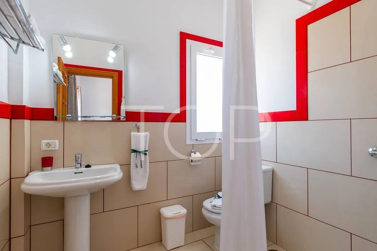 Hermosa villa de lujo en venta con vistas panorámicas al océano y al Teide en Playa Paraíso