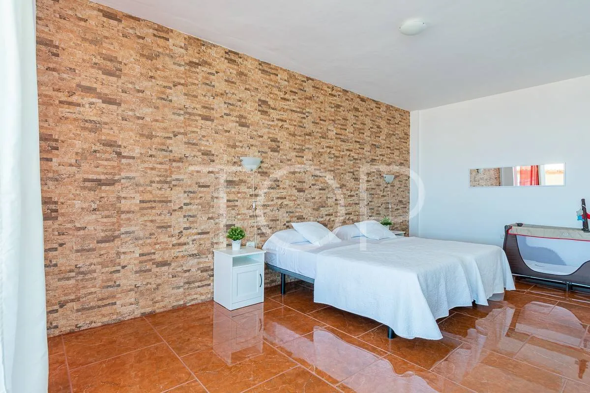 Hermosa villa de lujo en venta con vistas panorámicas al océano y al Teide en Playa Paraíso
